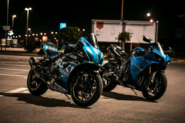 Quelles sont les étapes pour reprogrammer l'ECU d'une Suzuki GSX-R1000 pour augmenter la puissance et l'efficacité ?