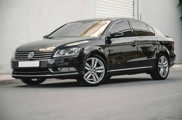 Quels sont les avantages de l'installation d'un capteur de pluie sur une Volkswagen Passat?